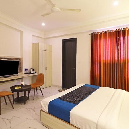 Hotel Almora Near Delhi Airport Нью-Дели Экстерьер фото