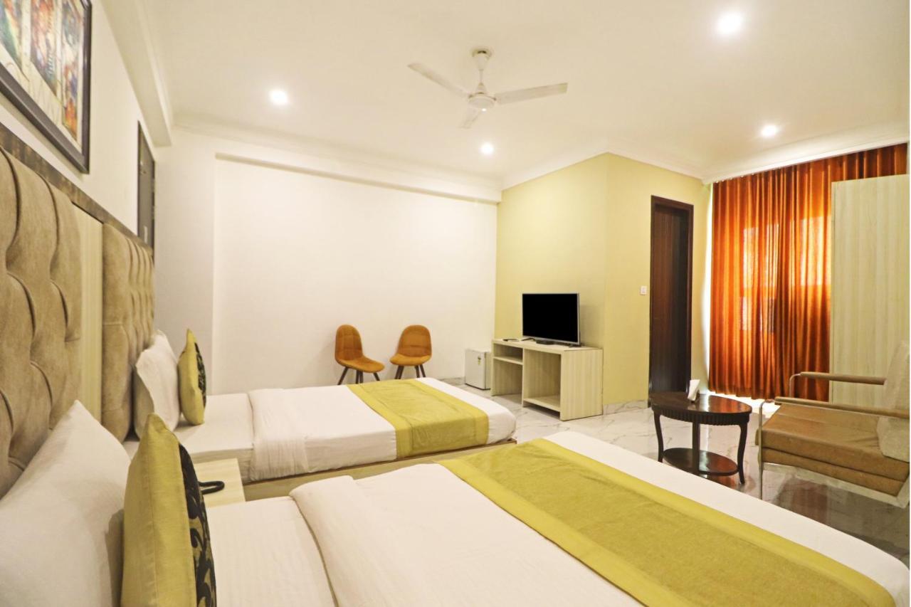 Hotel Almora Near Delhi Airport Нью-Дели Экстерьер фото