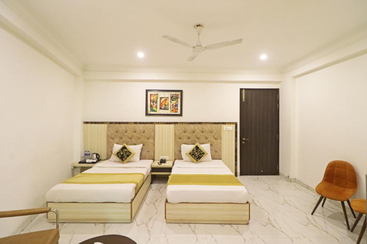 Hotel Almora Near Delhi Airport Нью-Дели Экстерьер фото