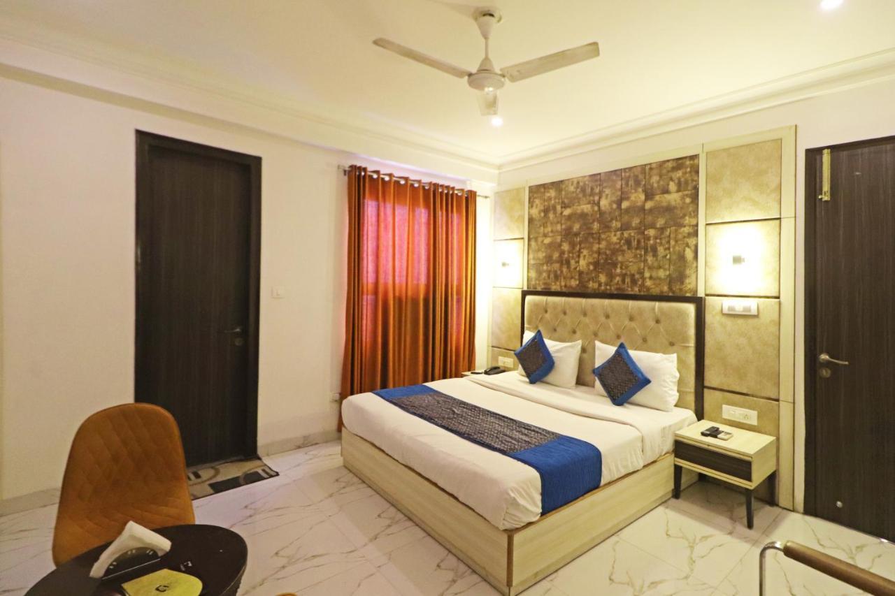 Hotel Almora Near Delhi Airport Нью-Дели Экстерьер фото