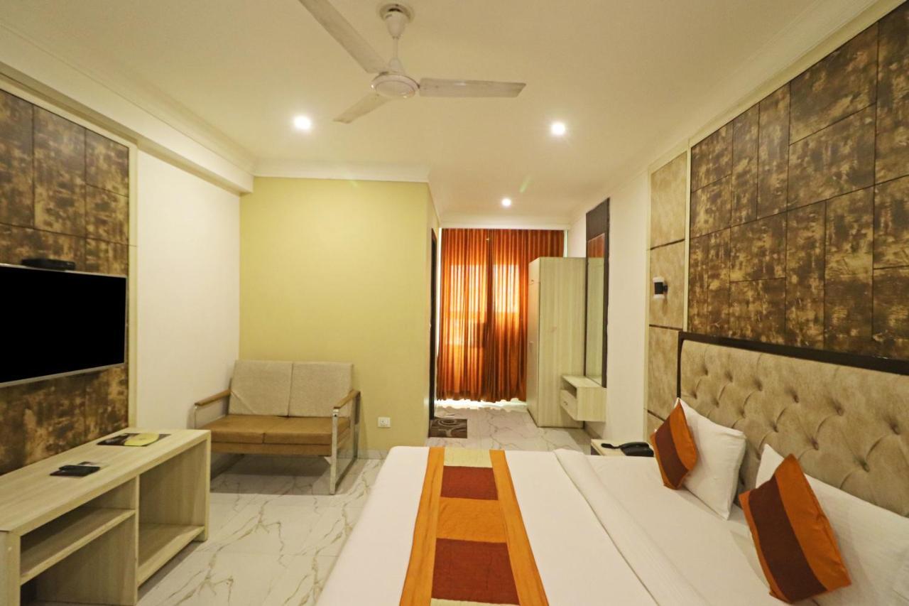 Hotel Almora Near Delhi Airport Нью-Дели Экстерьер фото