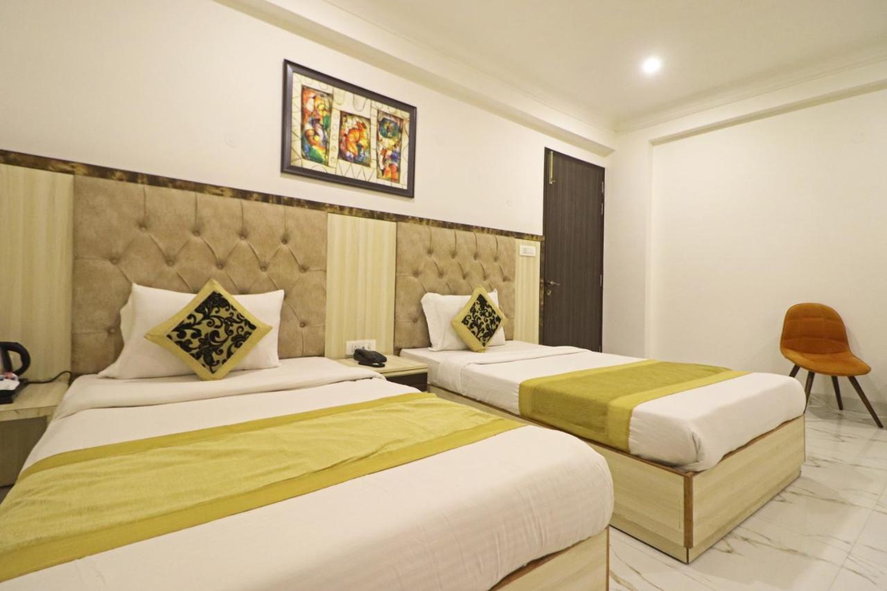 Hotel Almora Near Delhi Airport Нью-Дели Экстерьер фото