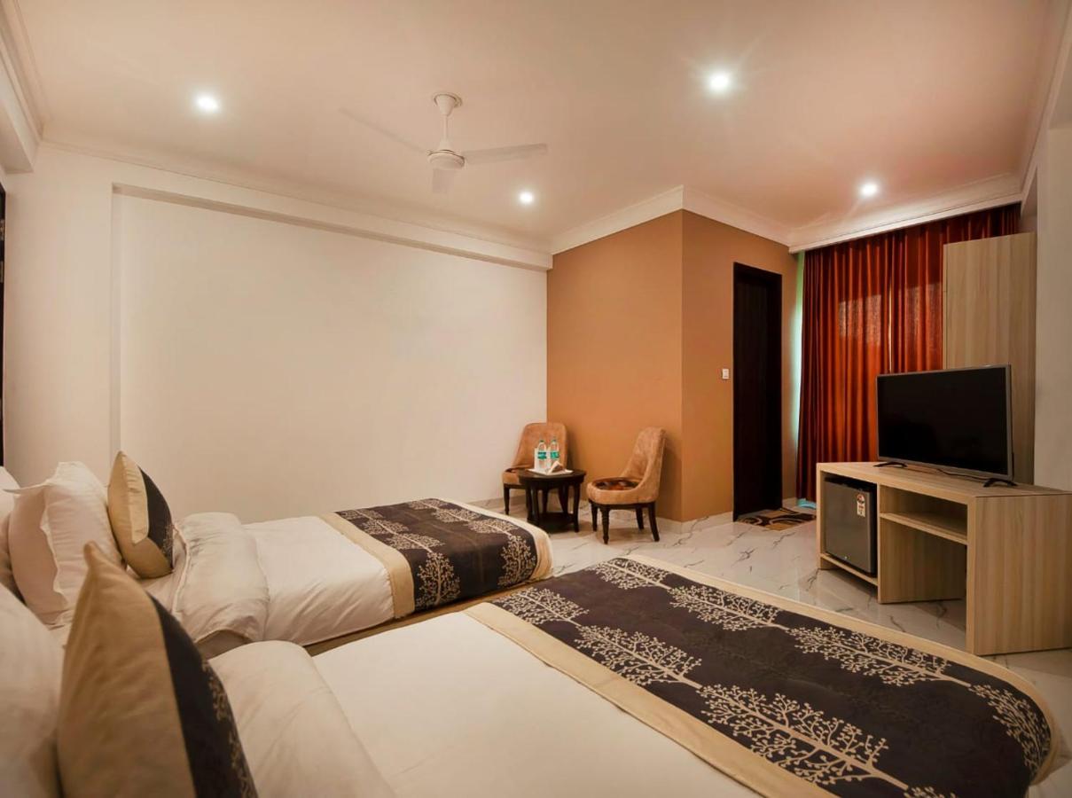 Hotel Almora Near Delhi Airport Нью-Дели Экстерьер фото