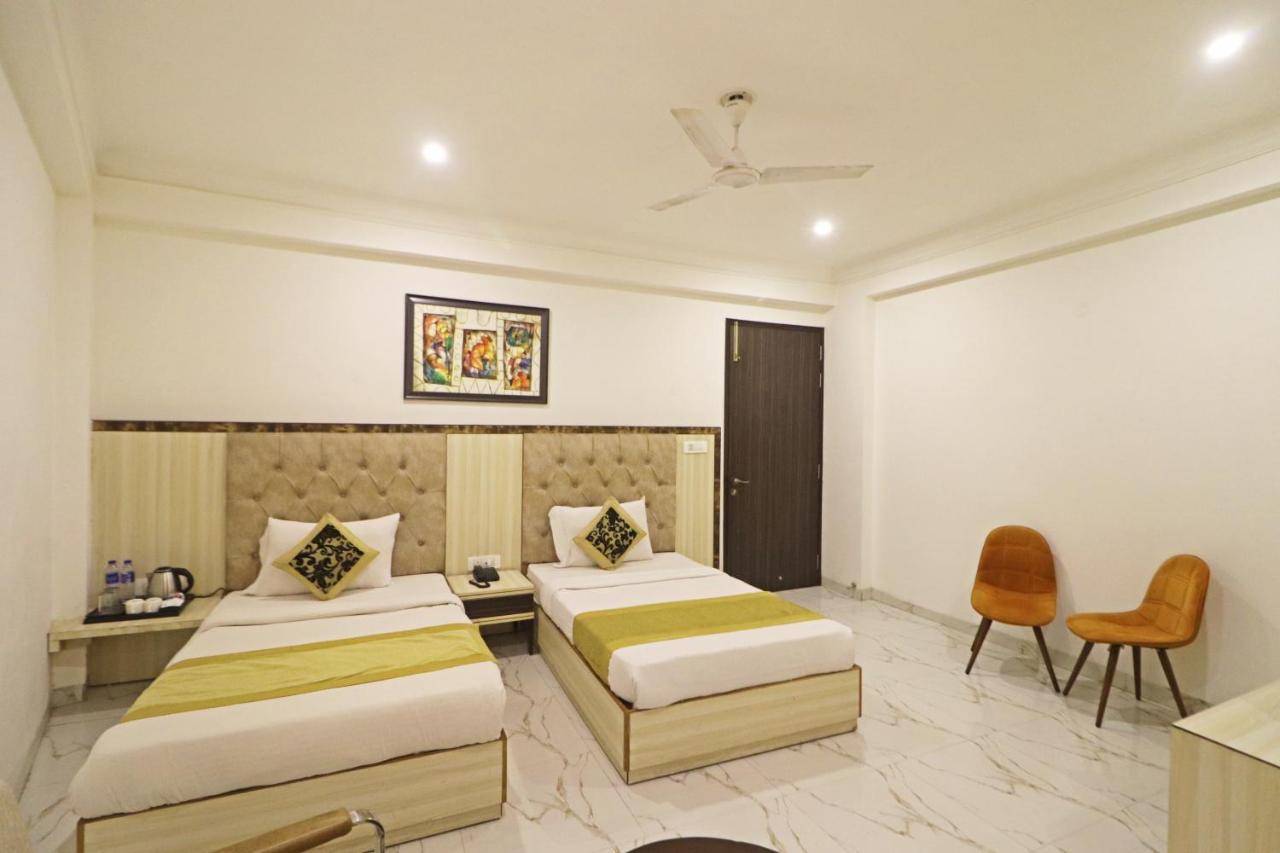 Hotel Almora Near Delhi Airport Нью-Дели Экстерьер фото