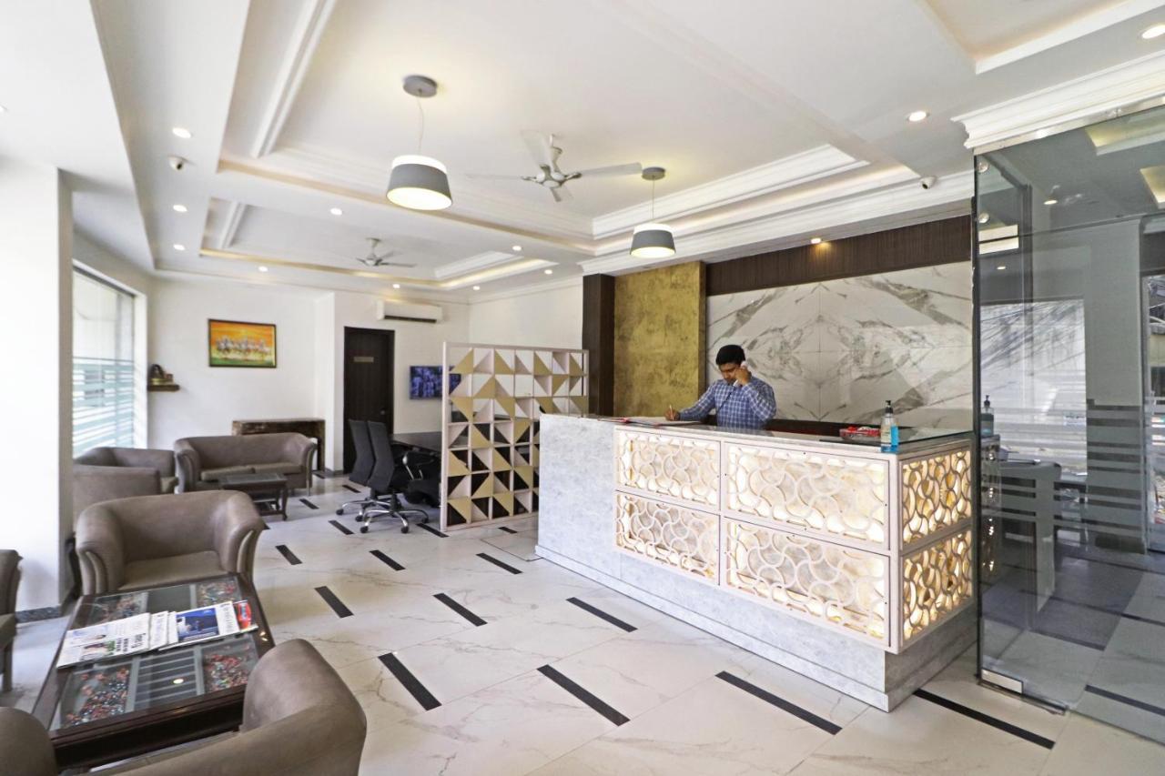 Hotel Almora Near Delhi Airport Нью-Дели Экстерьер фото