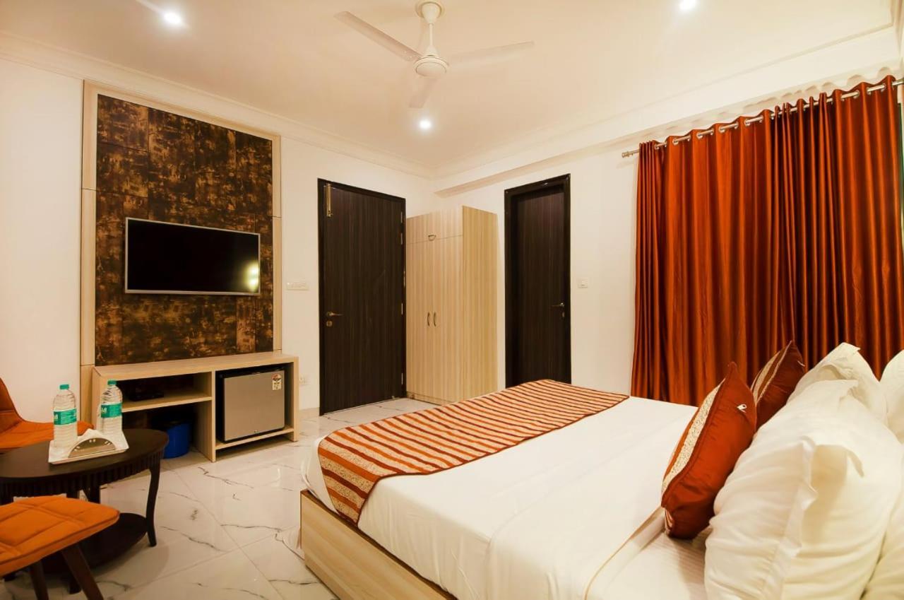 Hotel Almora Near Delhi Airport Нью-Дели Экстерьер фото