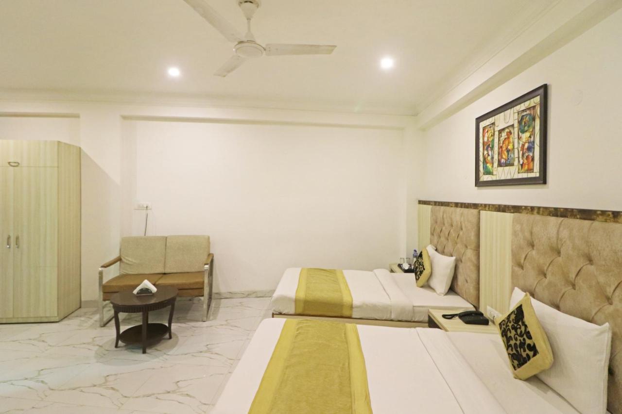 Hotel Almora Near Delhi Airport Нью-Дели Экстерьер фото