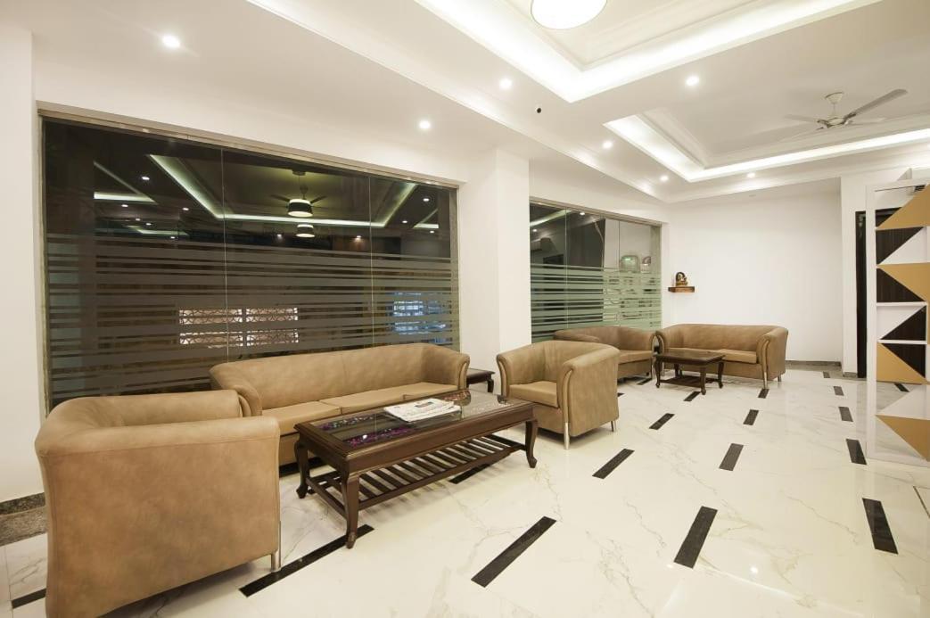 Hotel Almora Near Delhi Airport Нью-Дели Экстерьер фото