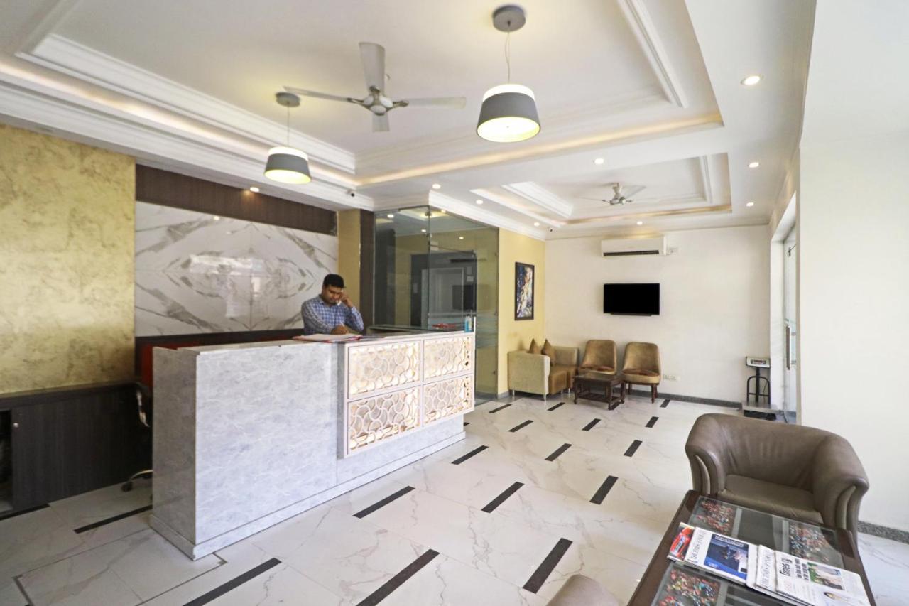 Hotel Almora Near Delhi Airport Нью-Дели Экстерьер фото